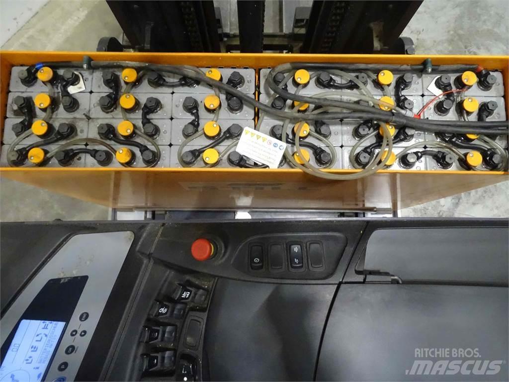 Still FM-X17 Reach truck - depo içi istif araçları
