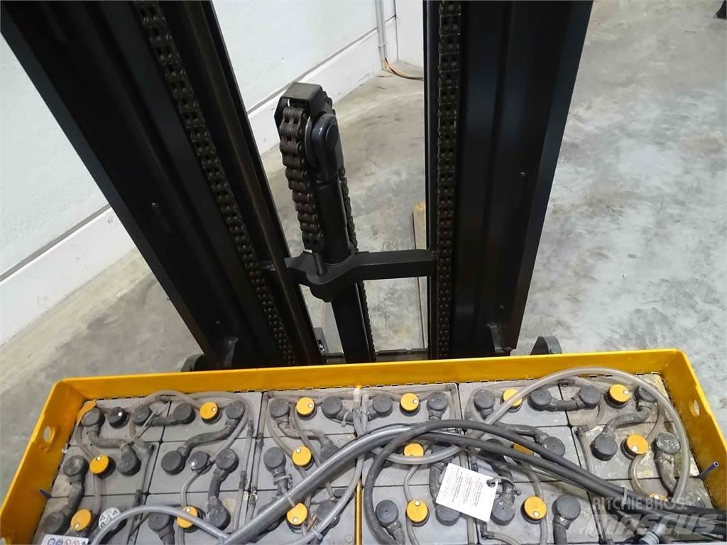 Still FM-X17 Reach truck - depo içi istif araçları