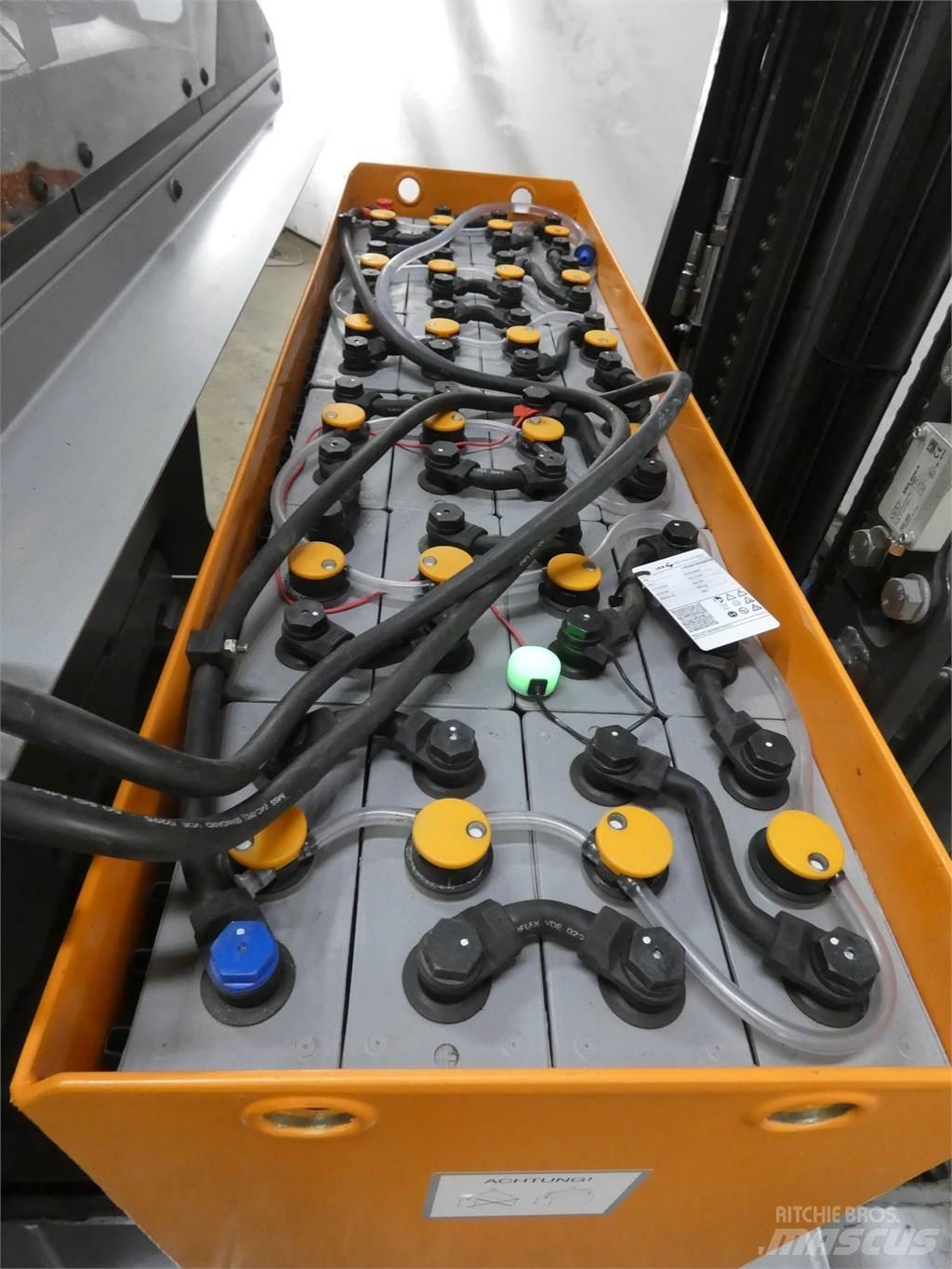 Still FM-X17 Reach truck - depo içi istif araçları