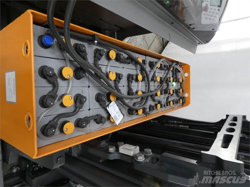 Still FM-X17 Reach truck - depo içi istif araçları