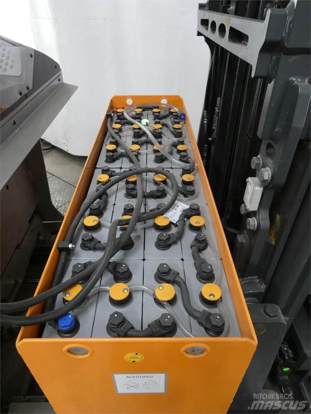 Still FM-X17 Reach truck - depo içi istif araçları