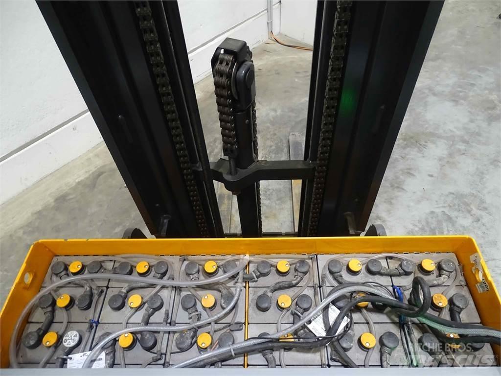 Still FM-X17 Reach truck - depo içi istif araçları