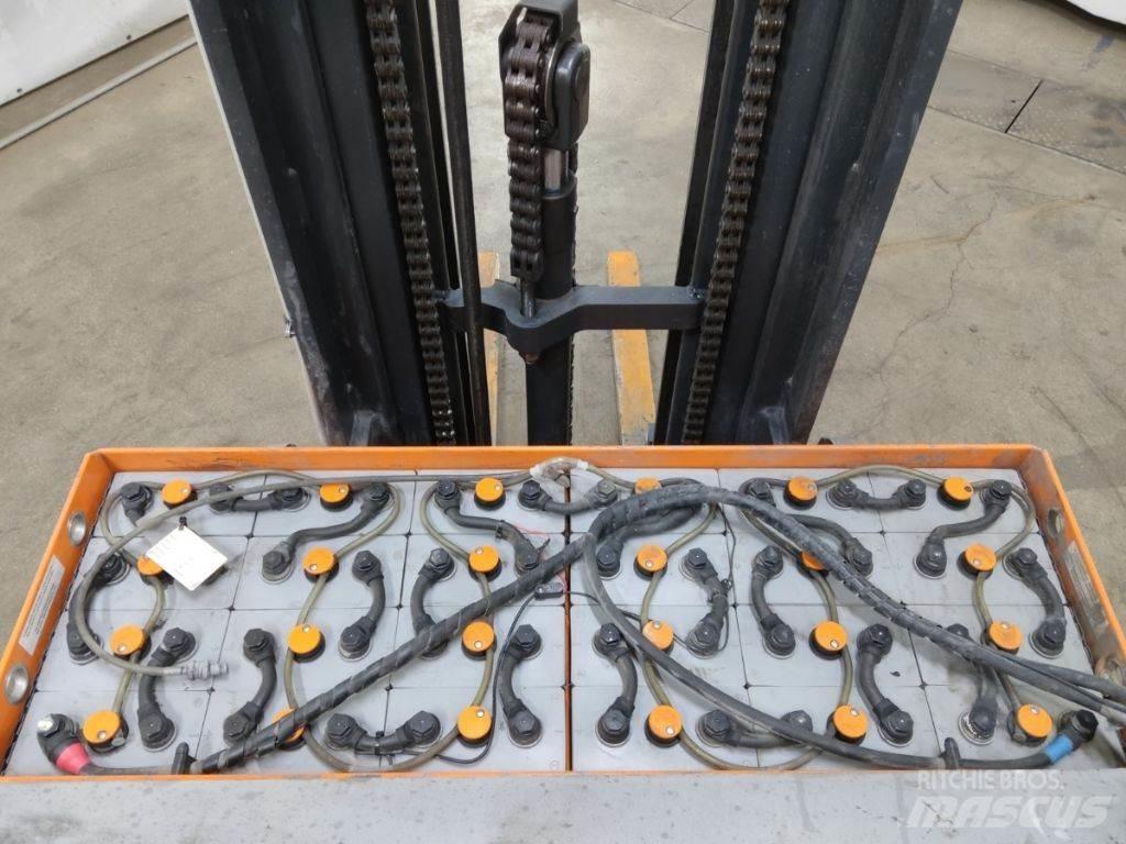 Still FM-X17 Reach truck - depo içi istif araçları