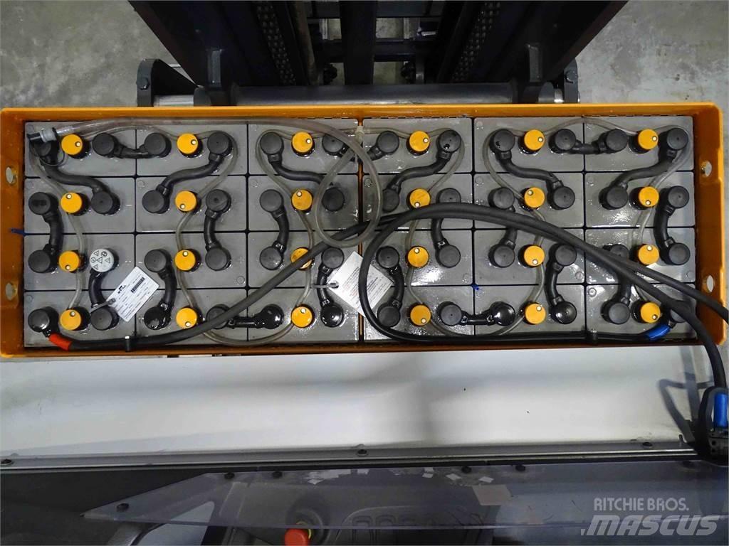 Still FM-X17 Reach truck - depo içi istif araçları