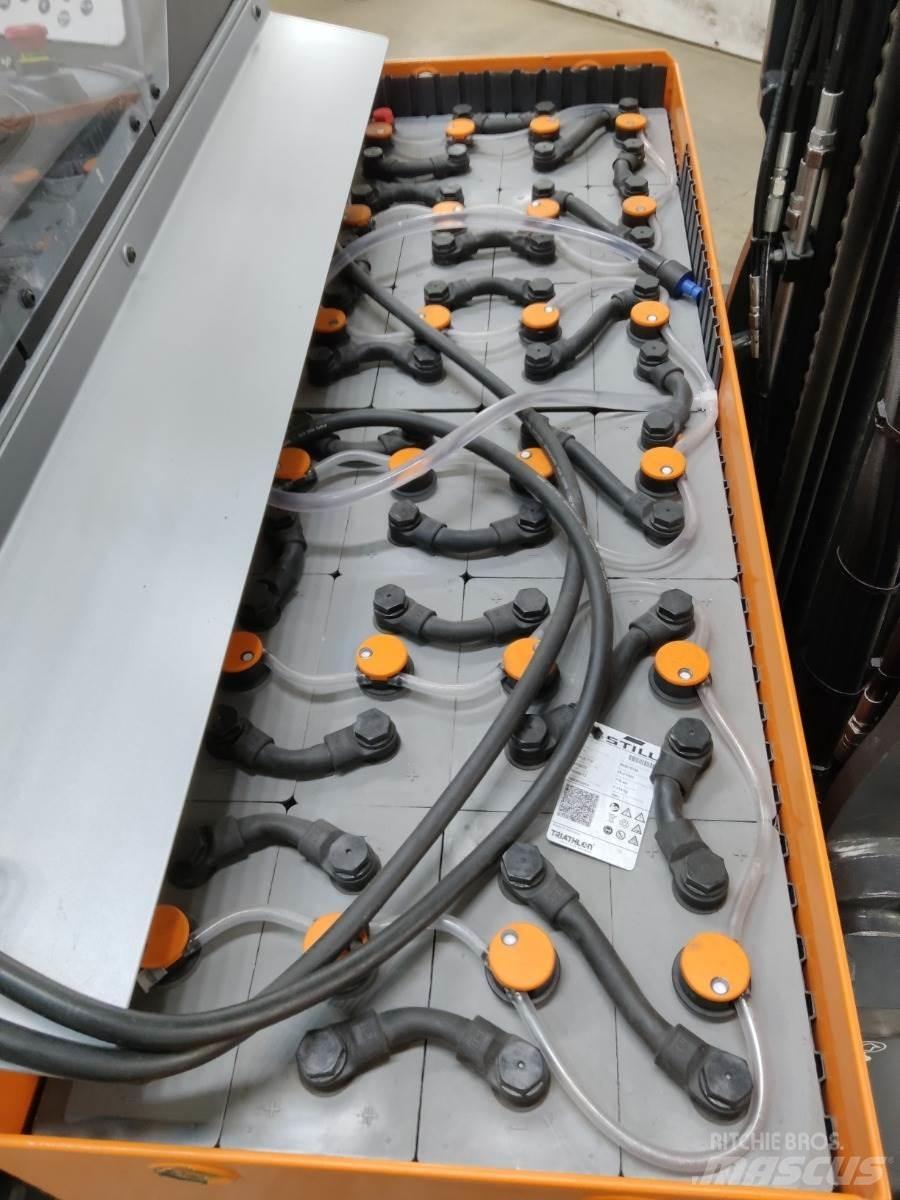 Still FM-X17 Reach truck - depo içi istif araçları