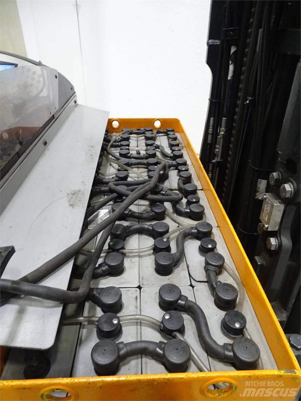Still FM-X17 Reach truck - depo içi istif araçları