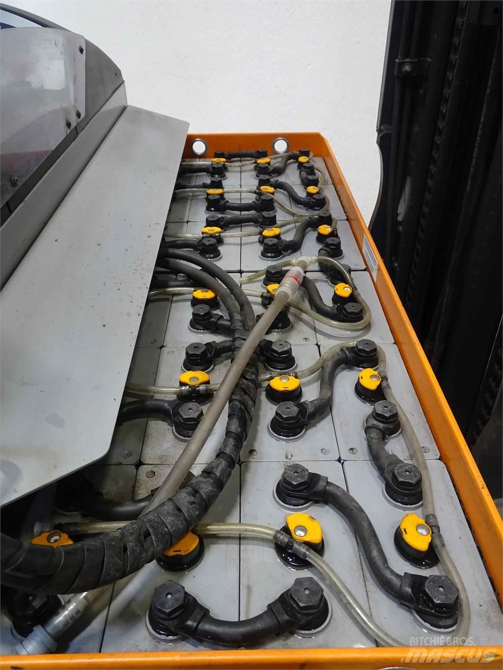 Still FM-X17 Reach truck - depo içi istif araçları
