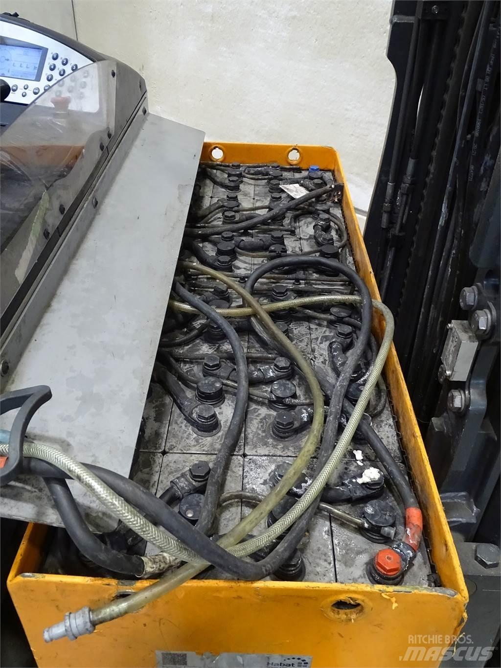 Still FM-X17 Reach truck - depo içi istif araçları