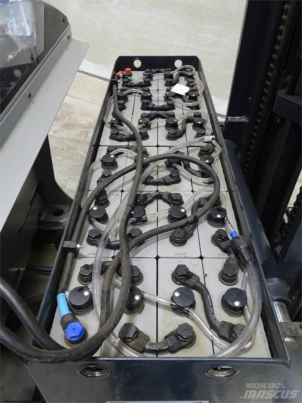 Still FM-X17 Reach truck - depo içi istif araçları