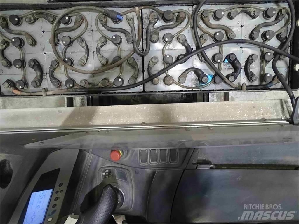 Still FM-X17SE Reach truck - depo içi istif araçları