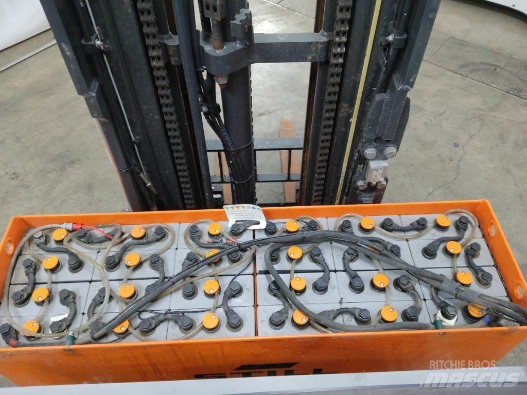 Still FM-X17WV Reach truck - depo içi istif araçları
