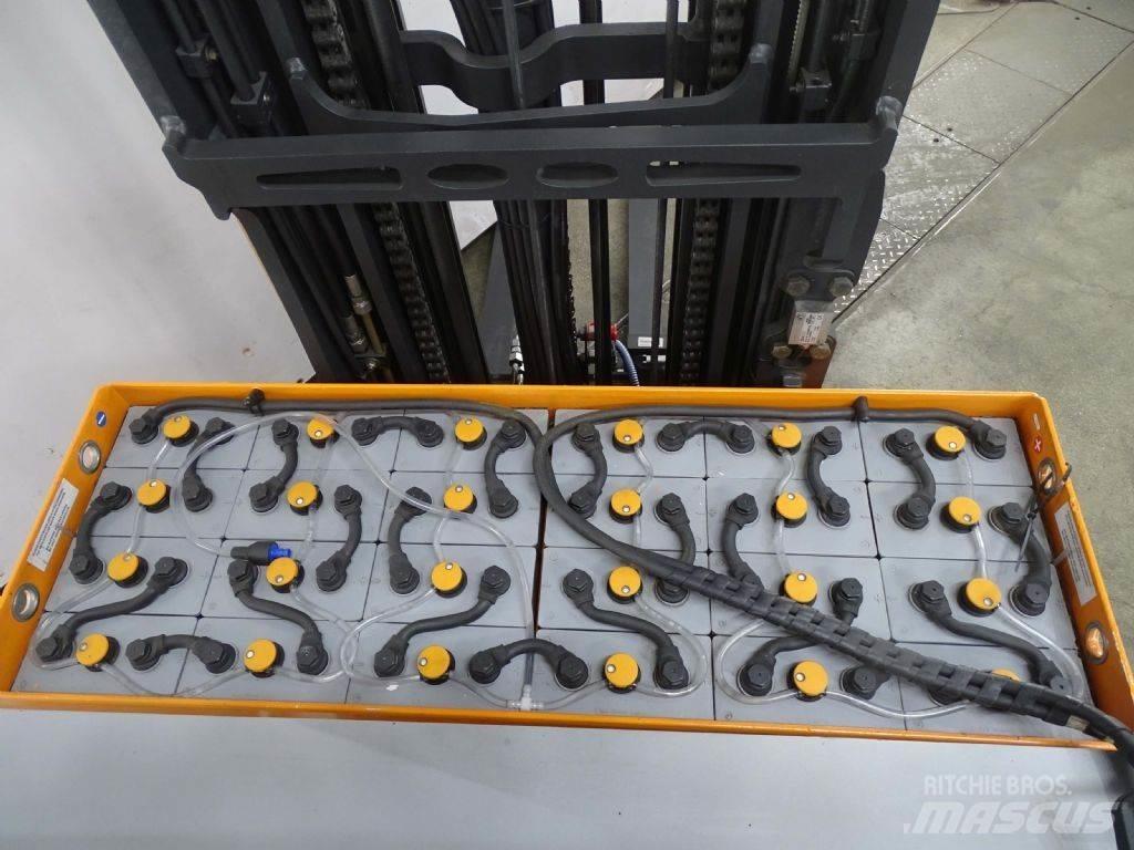 Still FM-X20 Reach truck - depo içi istif araçları