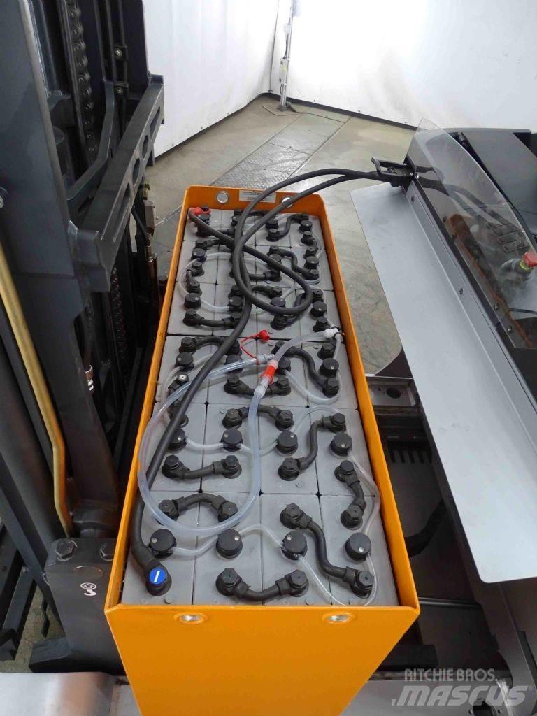 Still FM-X20 Reach truck - depo içi istif araçları