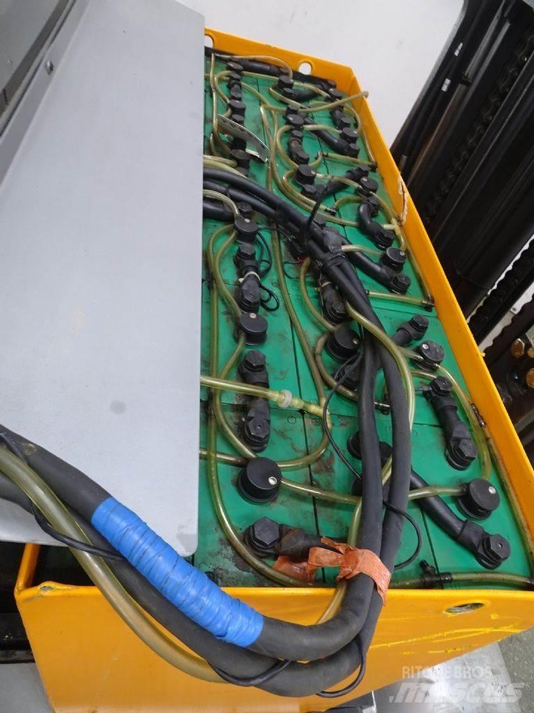 Still FM-X20 Reach truck - depo içi istif araçları