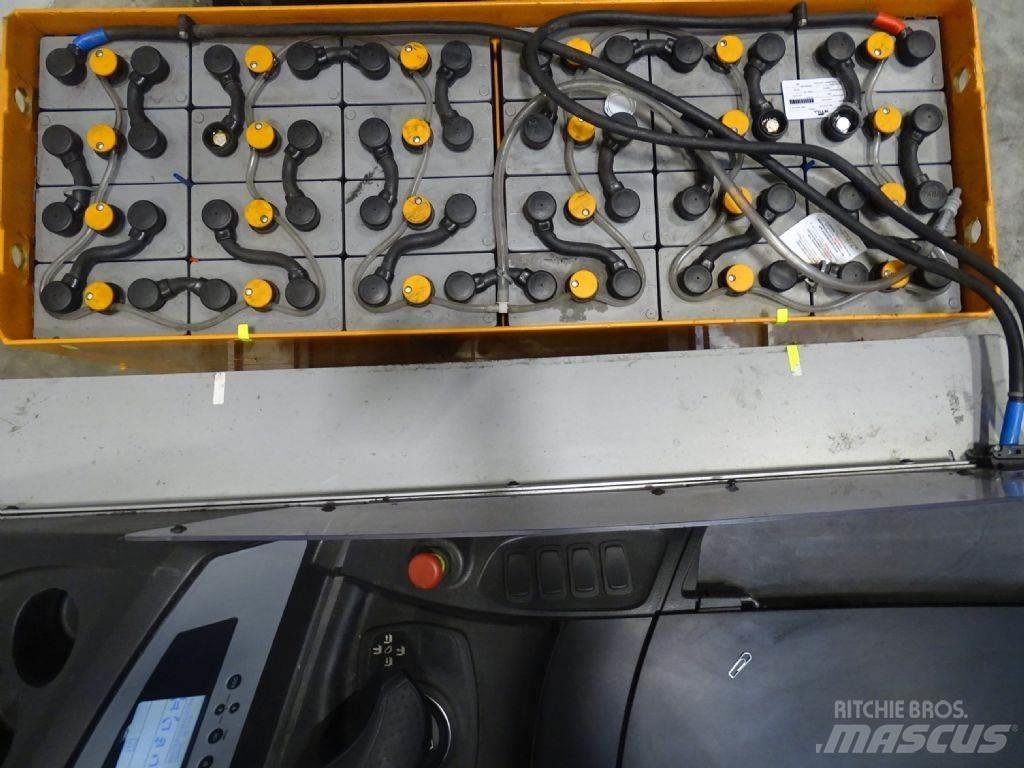 Still FM-X20 Reach truck - depo içi istif araçları