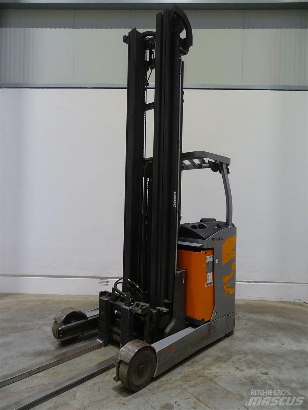 Still FM-X20 Reach truck - depo içi istif araçları