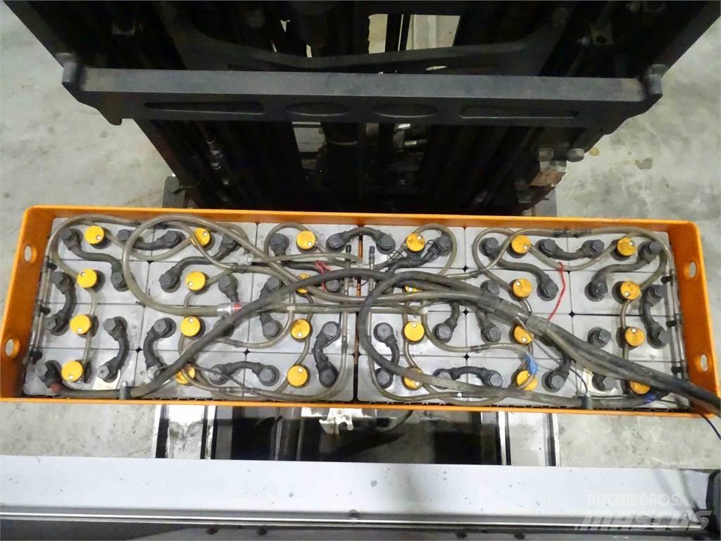 Still FM-X20 Reach truck - depo içi istif araçları