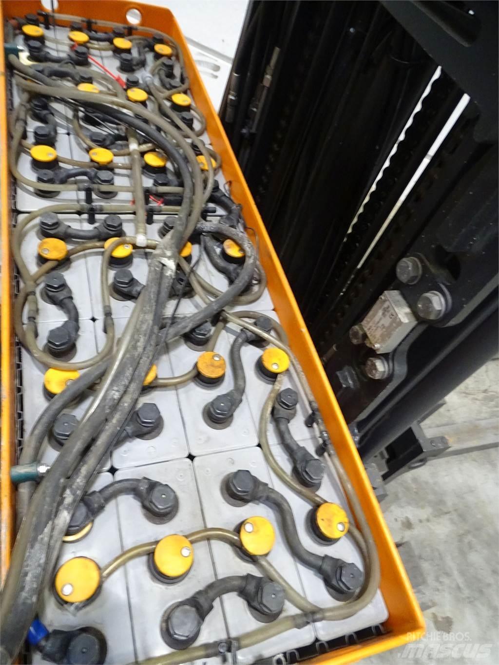 Still FM-X20 Reach truck - depo içi istif araçları