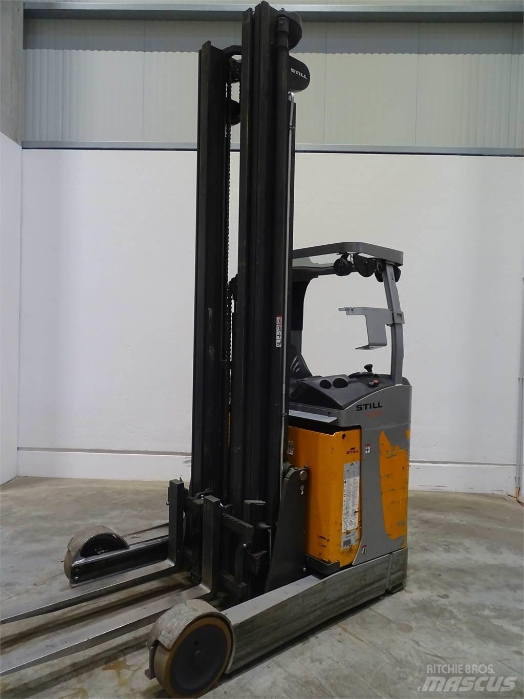 Still FM-X20 Reach truck - depo içi istif araçları
