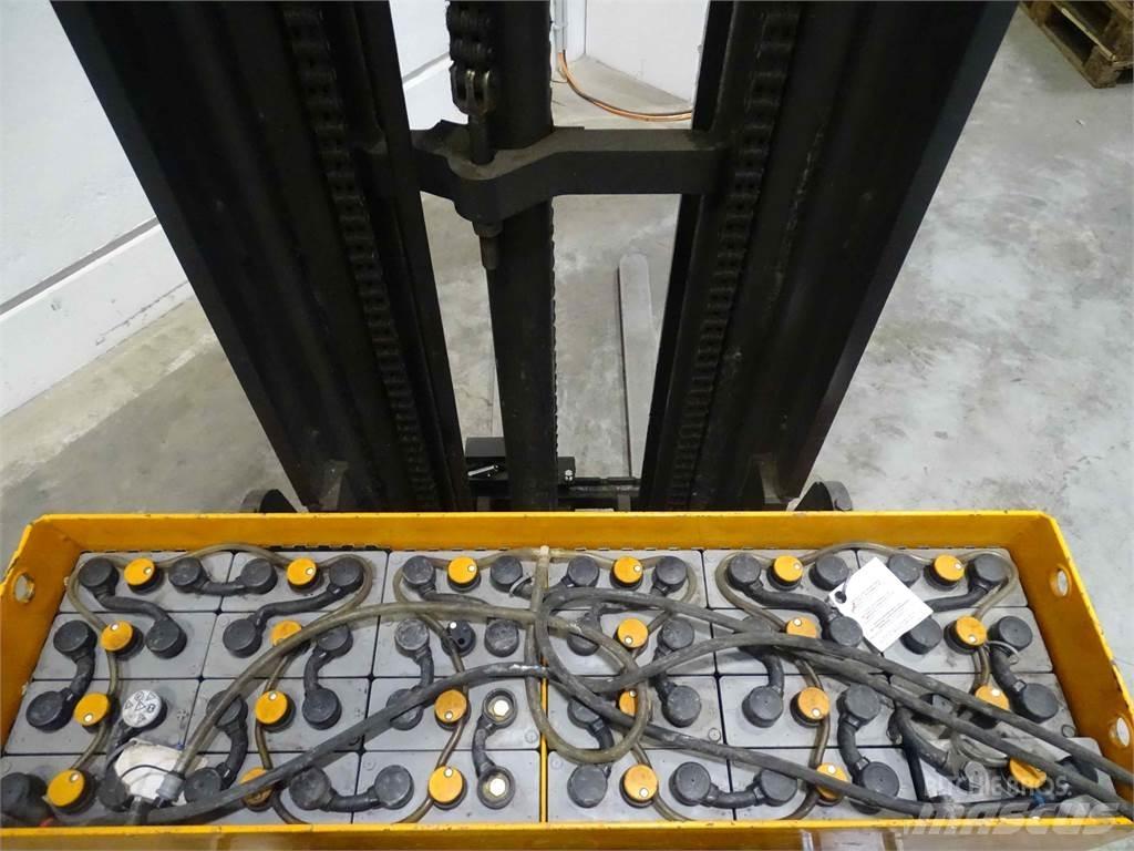 Still FM-X20 Reach truck - depo içi istif araçları