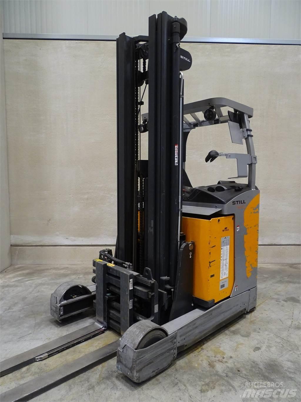Still FM-X20 Reach truck - depo içi istif araçları