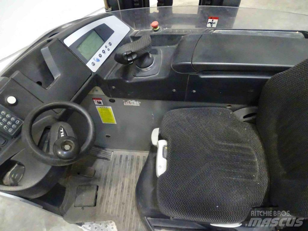 Still FM-X25 Reach truck - depo içi istif araçları