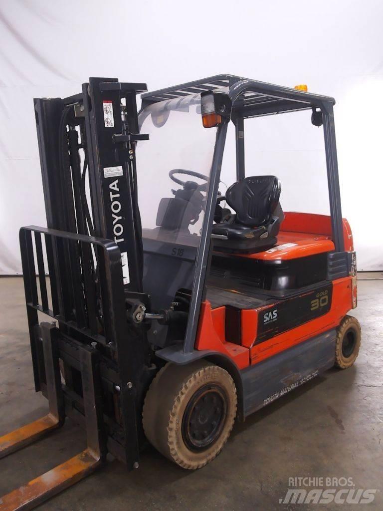 Toyota 7FBMF30 Elektrikli forkliftler