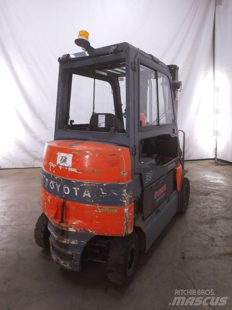 Toyota 7FBMF30 Elektrikli forkliftler