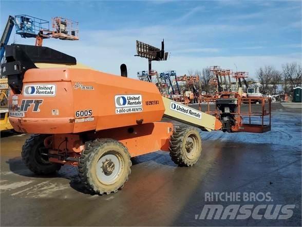 JLG 600S Teleskopik personel platformları