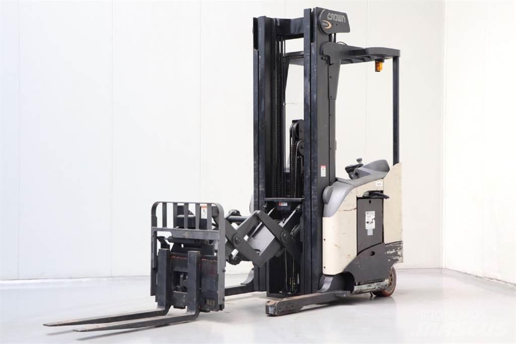 Crown RD5280S-30 Reach truck - depo içi istif araçları