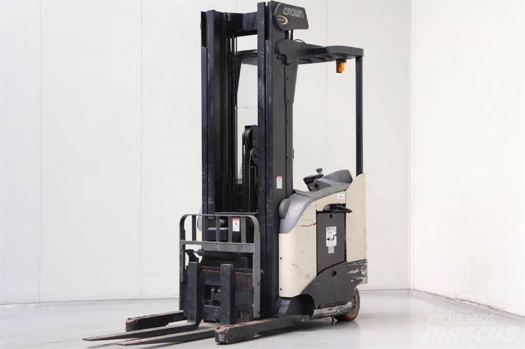 Crown RD5280S-30 Reach truck - depo içi istif araçları