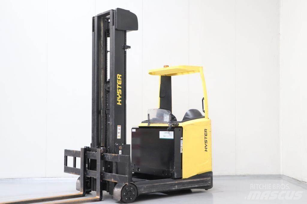 Hyster R2.5 Reach truck - depo içi istif araçları