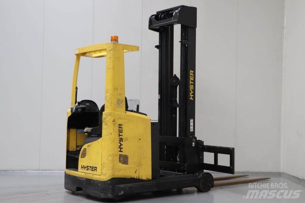 Hyster R2.5 Reach truck - depo içi istif araçları