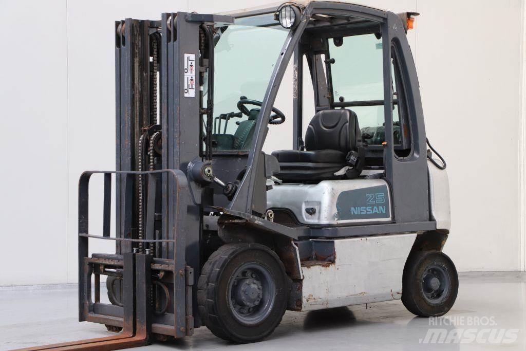 Nissan UD02A25PQ LPG'li forkliftler