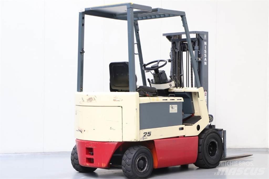 Nissan UM02L25U Elektrikli forkliftler