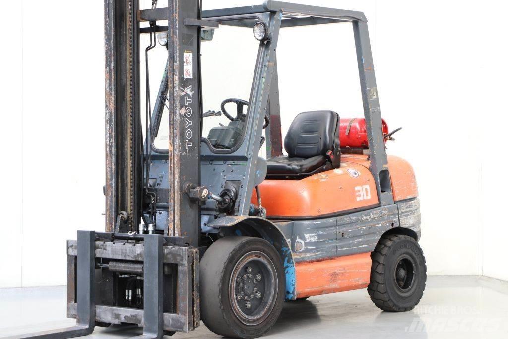 Toyota 02-6FGF30 LPG'li forkliftler