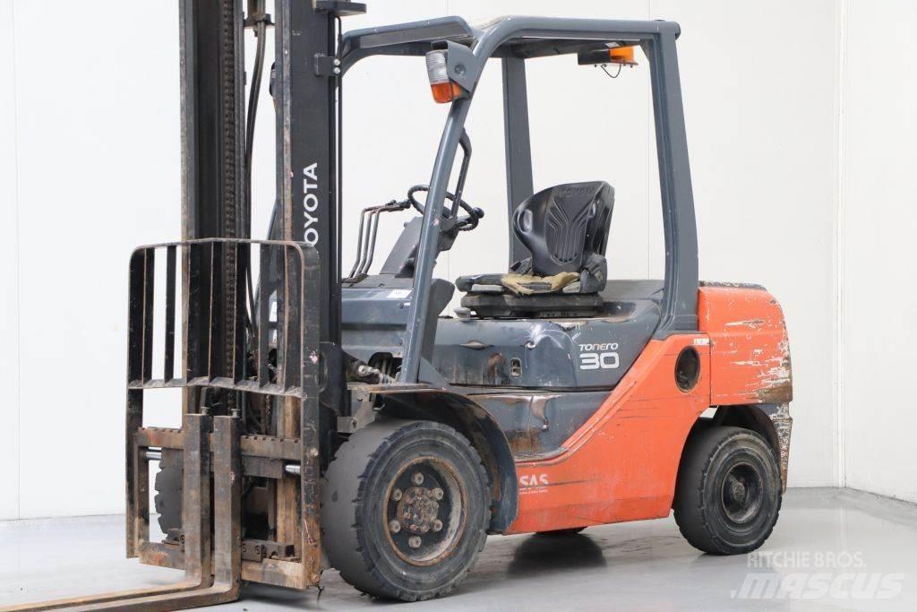 Toyota 02-8FDF30 Dizel forkliftler