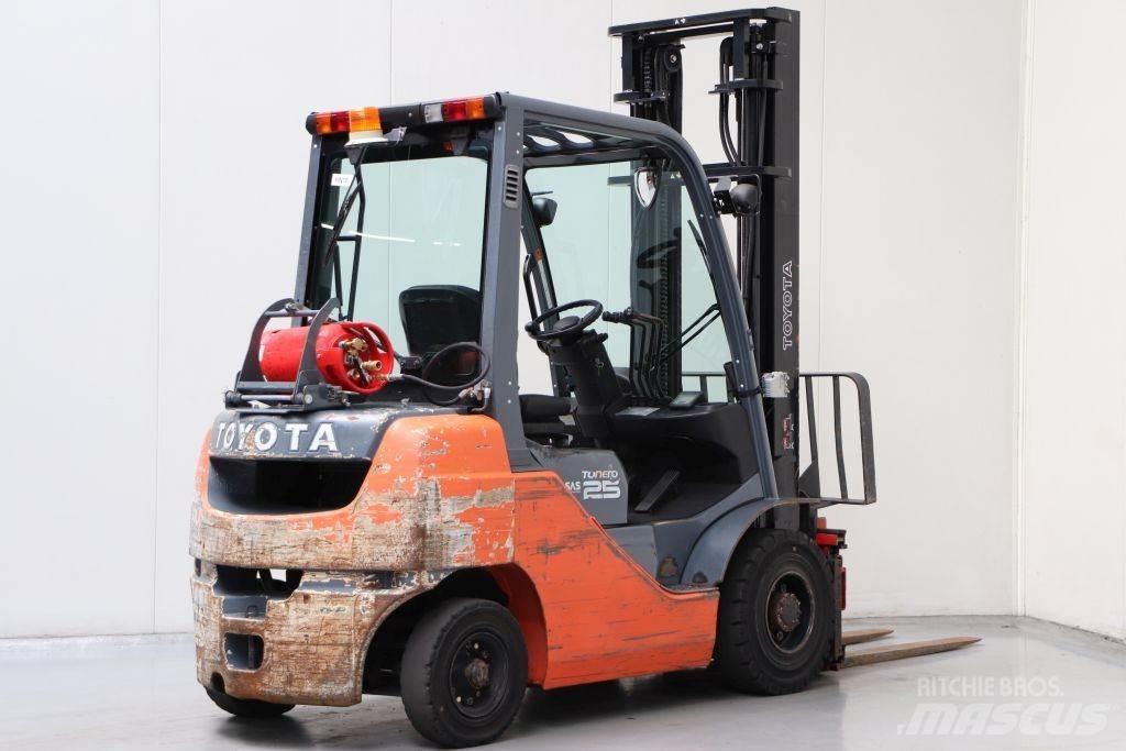 Toyota 02-8FGF25 LPG'li forkliftler