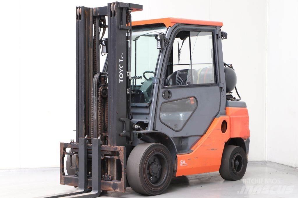 Toyota 02-8FGF30 LPG'li forkliftler