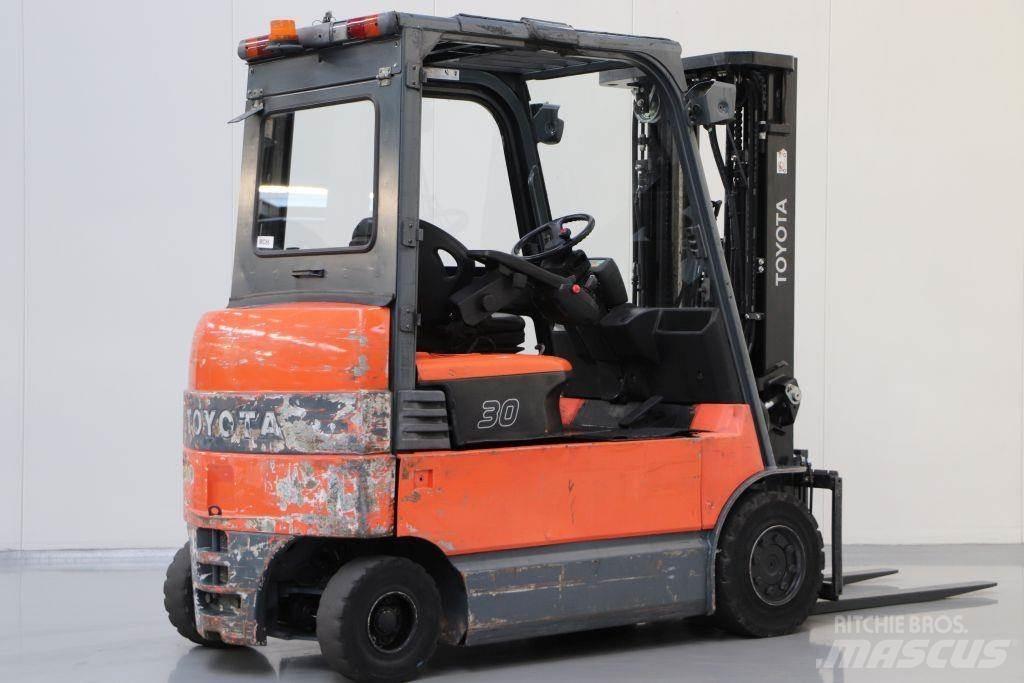 Toyota 7FBMF30 Elektrikli forkliftler