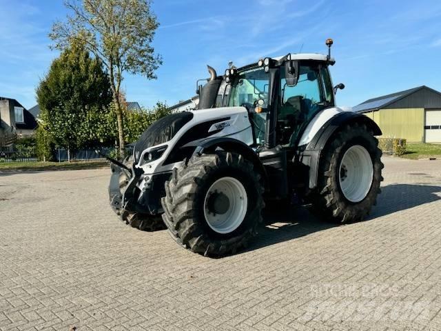 Valtra T214 Versu Traktörler