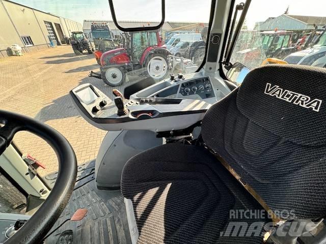 Valtra T214 Versu Traktörler