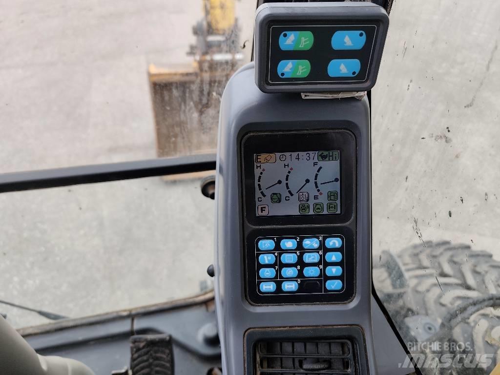 Komatsu PW 160-7E0 Lastik tekerli ekskavatörler