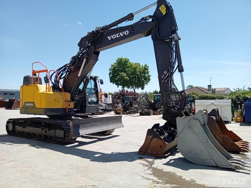 Volvo ECR 235 E Paletli ekskavatörler