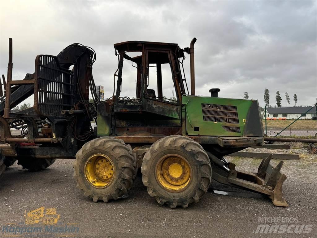 John Deere 1110D Tomruk yükleyici traktörler