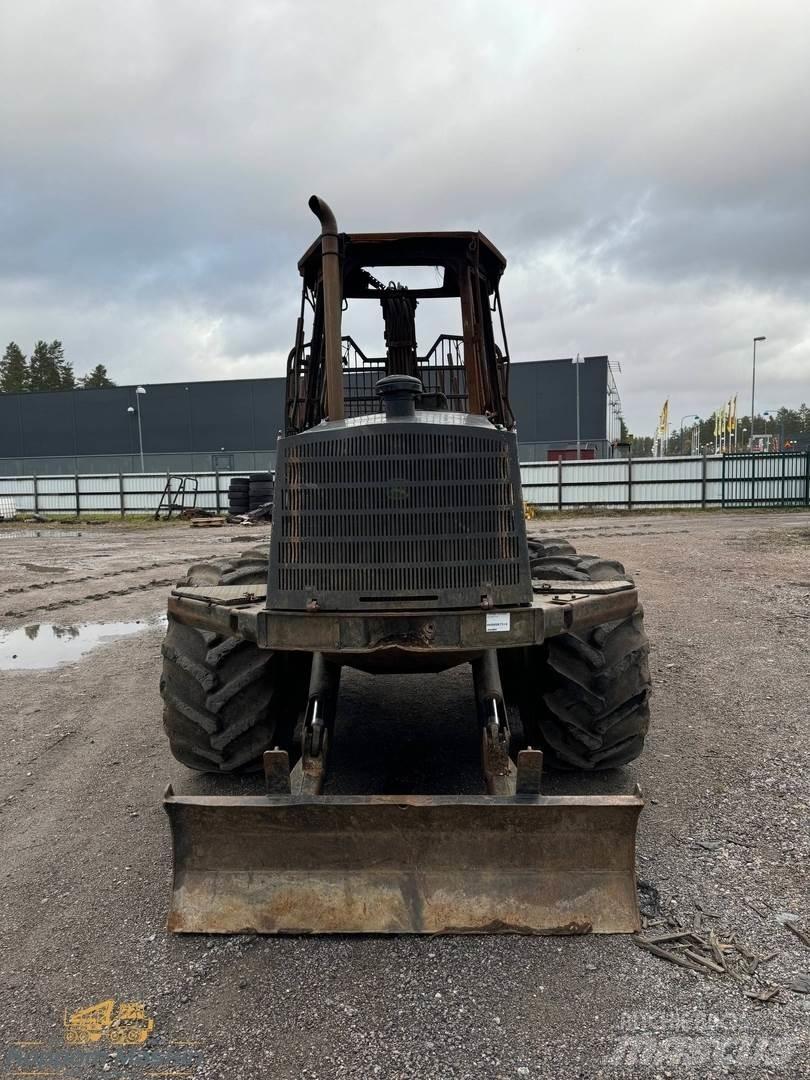 John Deere 1110D Tomruk yükleyici traktörler