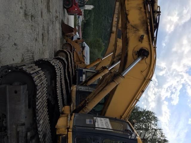 Komatsu 450 Paletli ekskavatörler