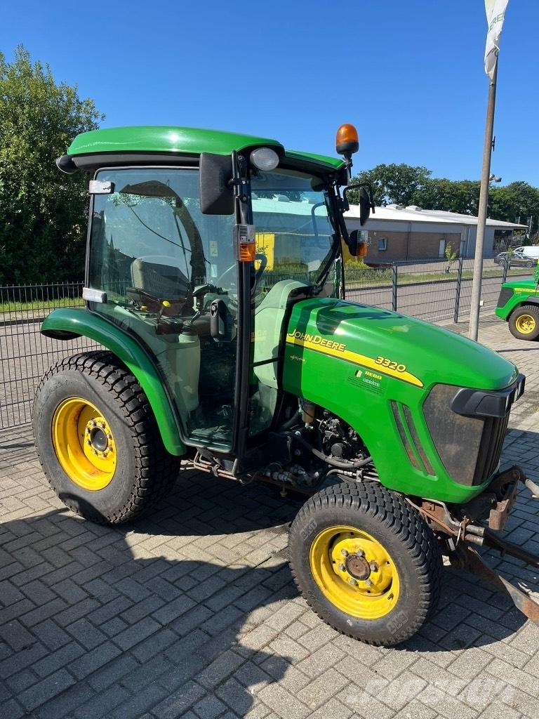 John Deere 3320 Traktörler