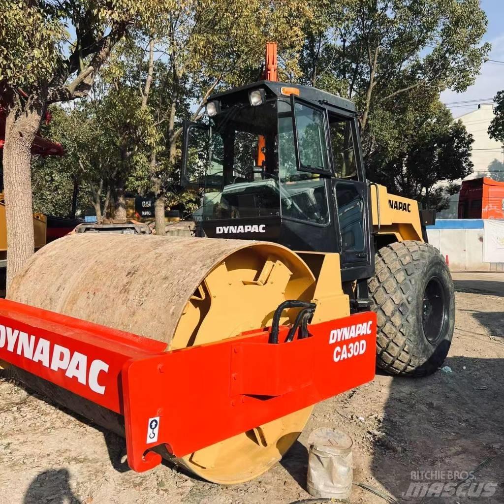 Dynapac CA 30 D Tek tamburlu silindirler