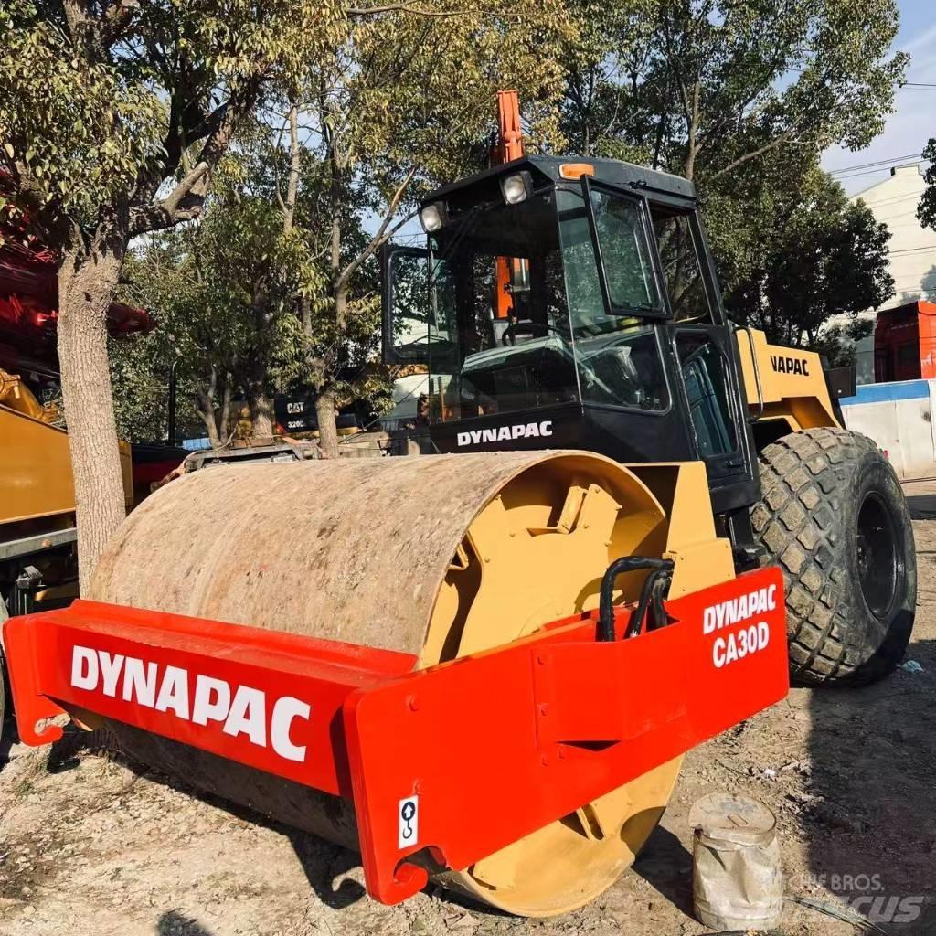 Dynapac CA 30 D Tek tamburlu silindirler